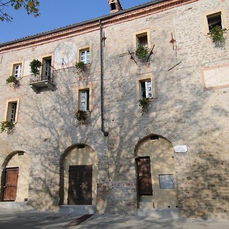 Dimora Storico Romantica Il Sole E La Luna Cerretto Langhe Exterior photo
