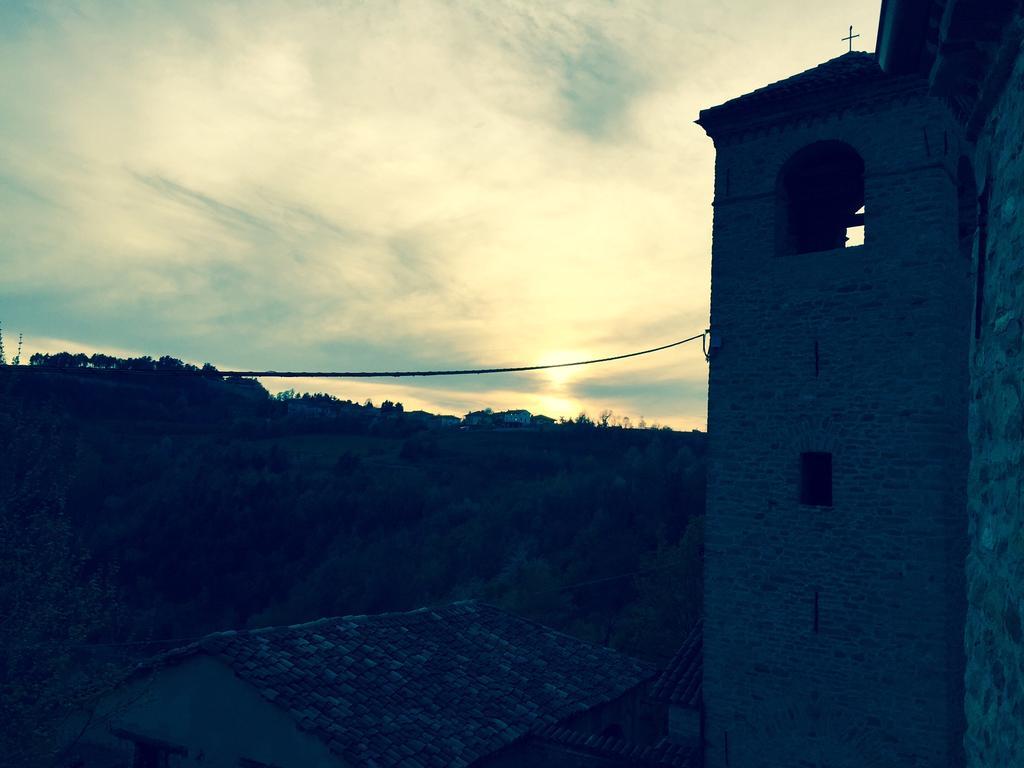 Dimora Storico Romantica Il Sole E La Luna Cerretto Langhe Exterior photo